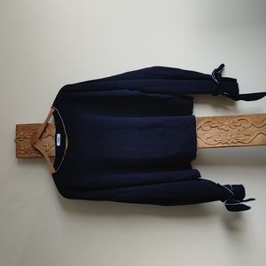 Long sleeved navy blue and white Noul shirt.